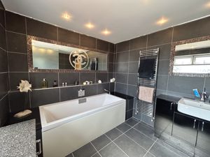 Photo 33- click for photo gallery